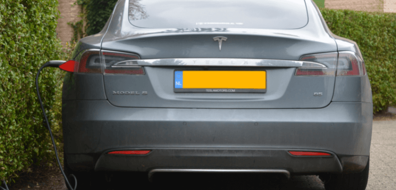 Vous aimeriez avoir une borne de recharge pour votre Tesla Model S